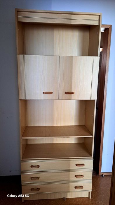 Móvel  branco e madeira