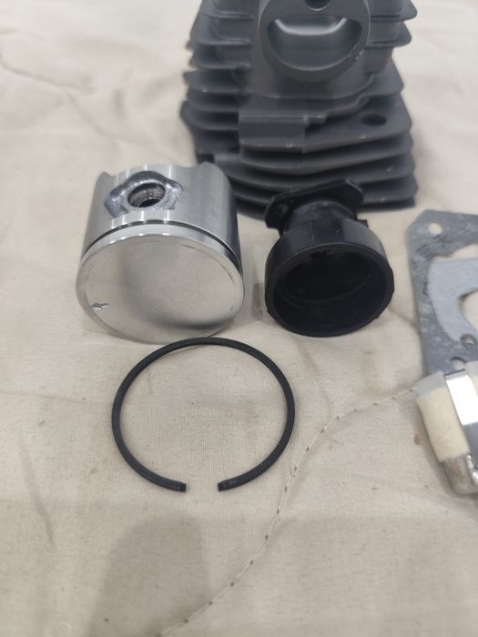 Cylinder zestaw tłok pierścienie świeca do pilarki 44 mm