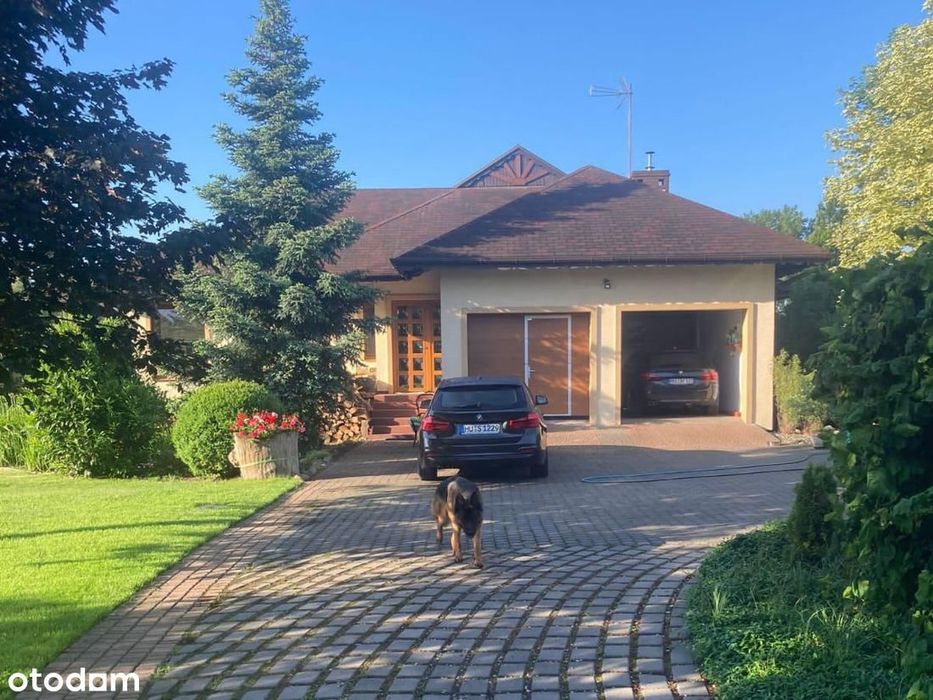 Wygodny, nowoczesny dom w otoczeniu natury z dużą działką - Buk