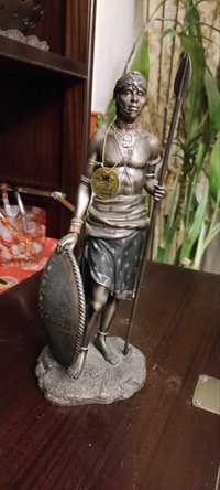 Estatueta antiga de guerreiro africano