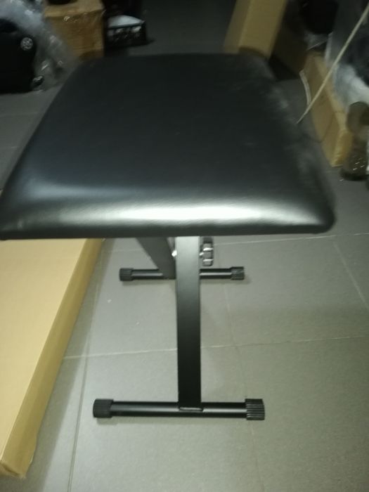 Banco de piano ou teclado ajustável
