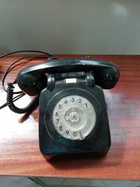 Telefones antigos preto e verde