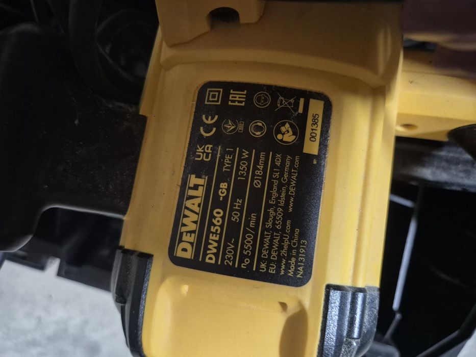 Пила циркулярна Dewalt dwe560