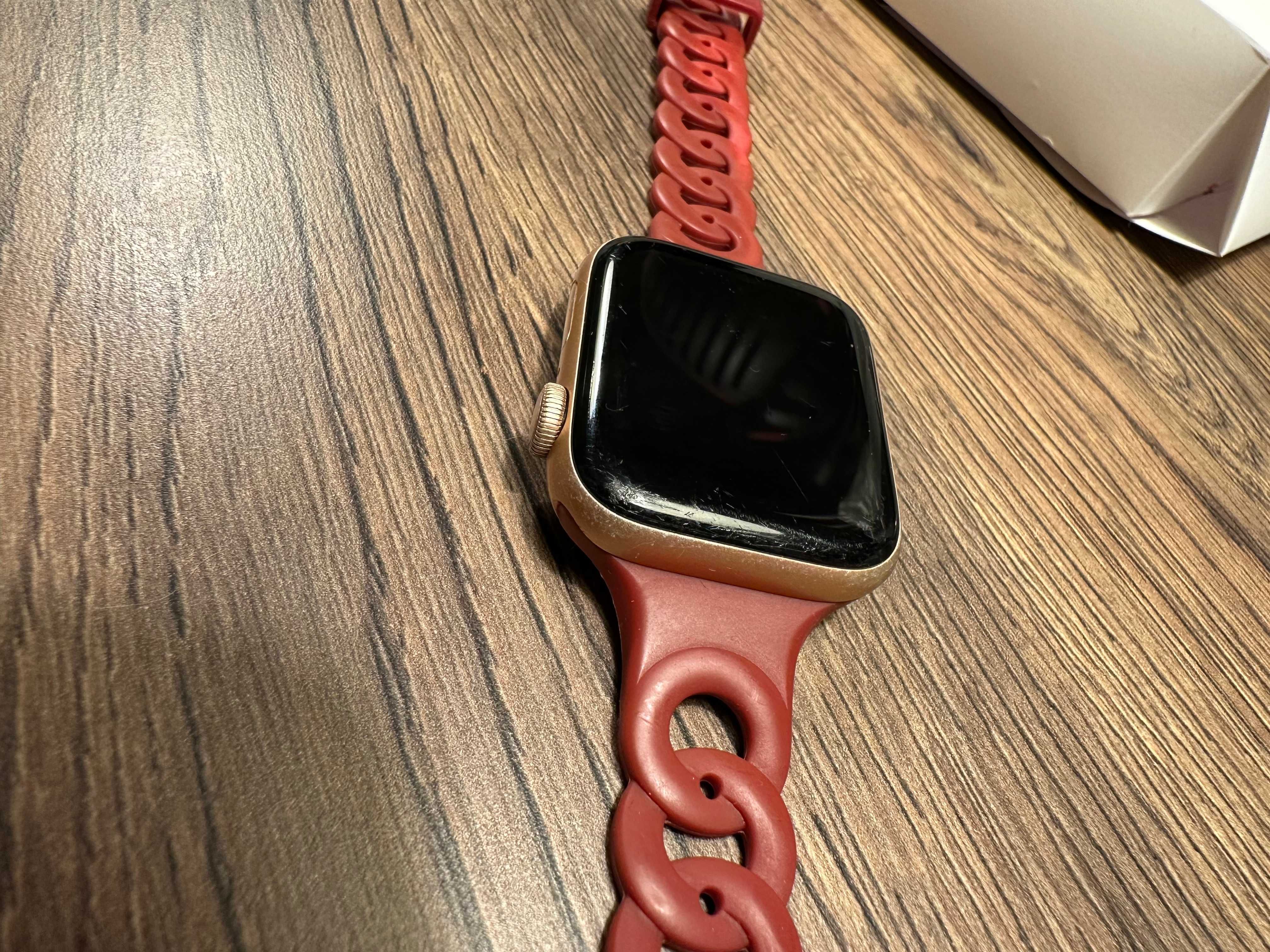 Apple Watch SE 44mm, polska dystrybucja. 5 pasków w zestawie.