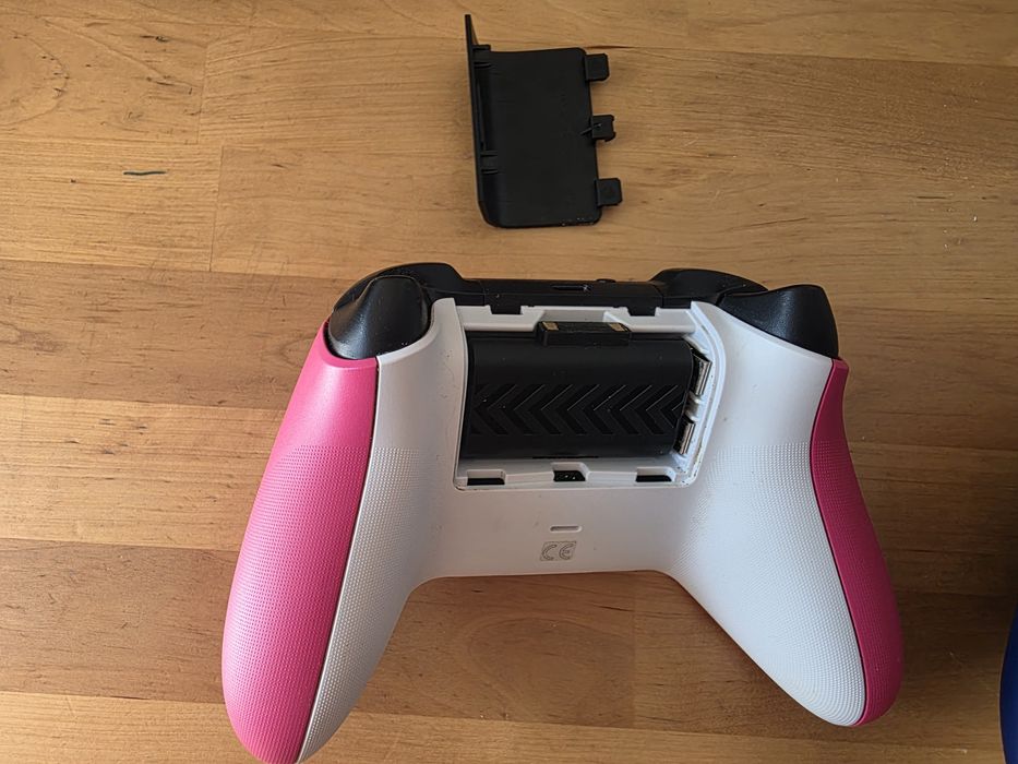 Zestaw padów do Xboxa + stacja dokująca