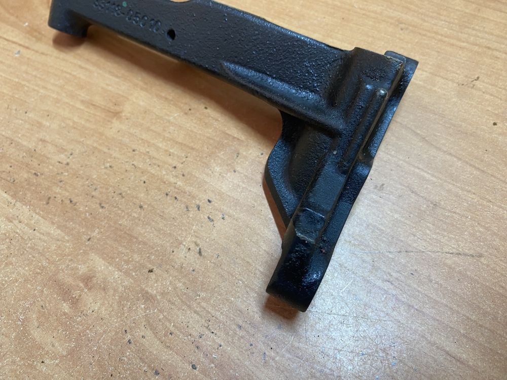 Кронштейн опора двигателя toyota 2.2 d4d 33118-05010