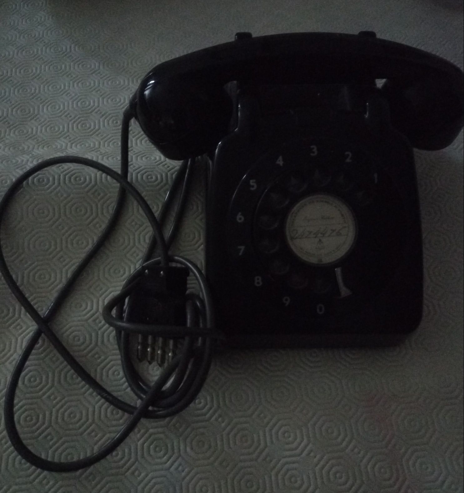 Telefone antigo preto