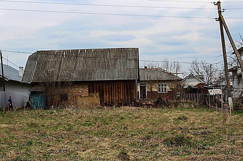 Продається будинок з ділянкою в селі Рожнів.