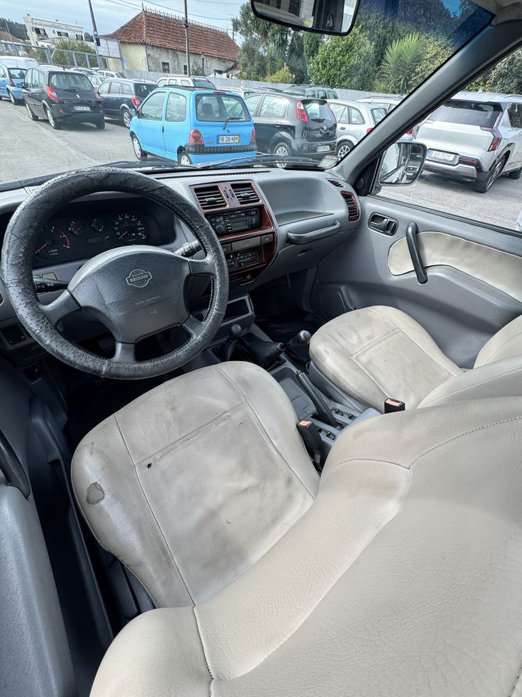 Nissan Terrano 2.7 TD 7 Lugares 4x4 (3 Proprietários)