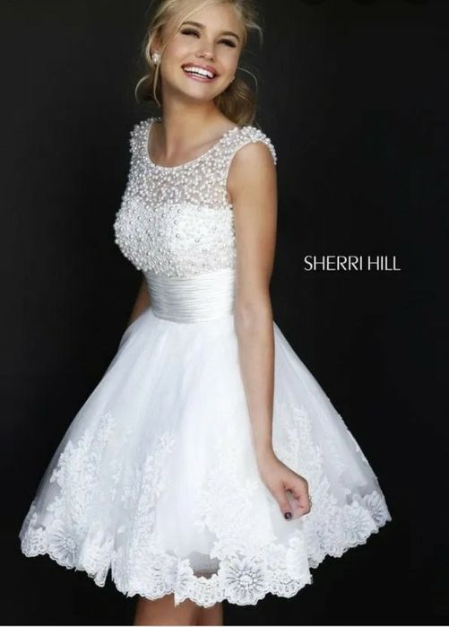Сукня від бренду SHERRI HILL