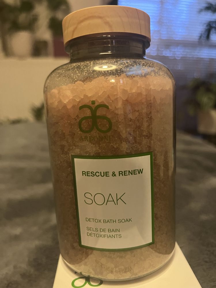 Arbonne Rescue & Renew Oczyszczająca sól do kąpieli