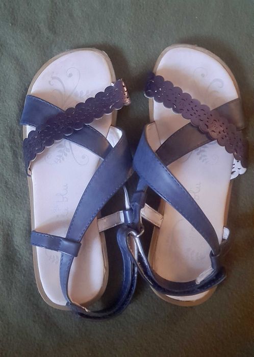 Sandały granatowe błyszczące ozdobne ekoskóra