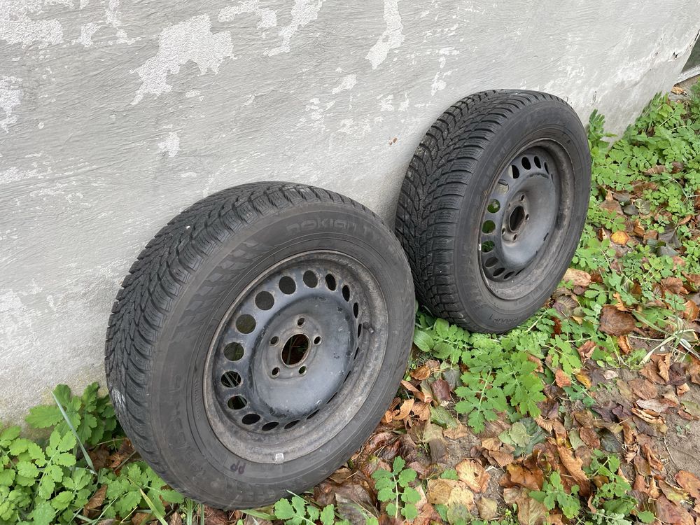 Prawie nowe opony Nokian 195/65 R15 2023 zimowe na felgach, całe koła
