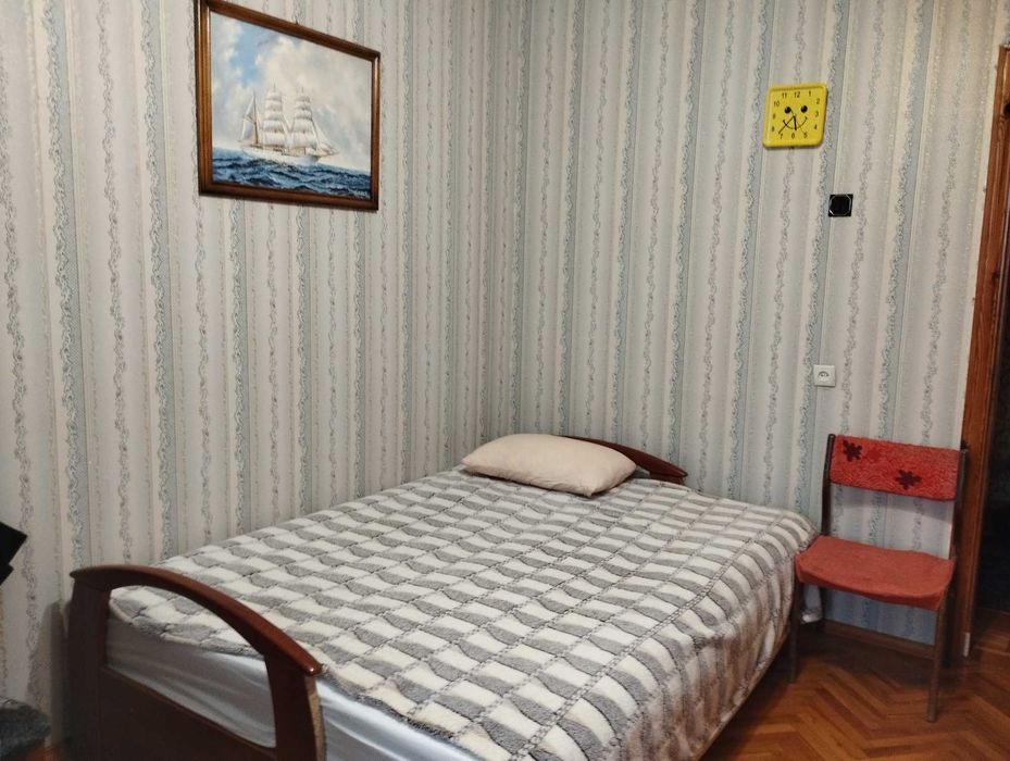 м.Позняки.Комната  под ключ  БЕЗ ХОЗЯЕВ  для  девушки  ул.Мишуги 7