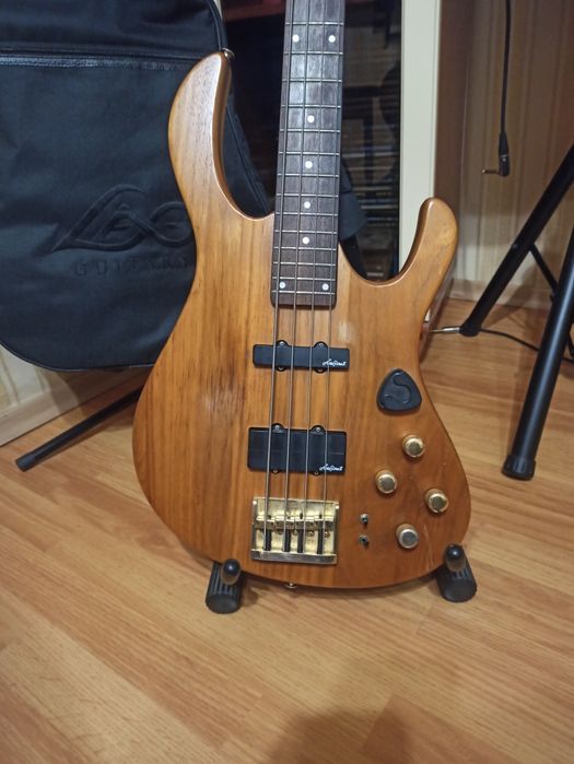 Бас гитара Aria pro ll rhino.(Korea).