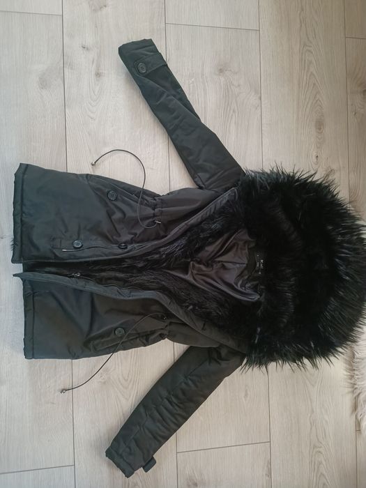 Czarna dłuższa kurtka zimowa damska r.S