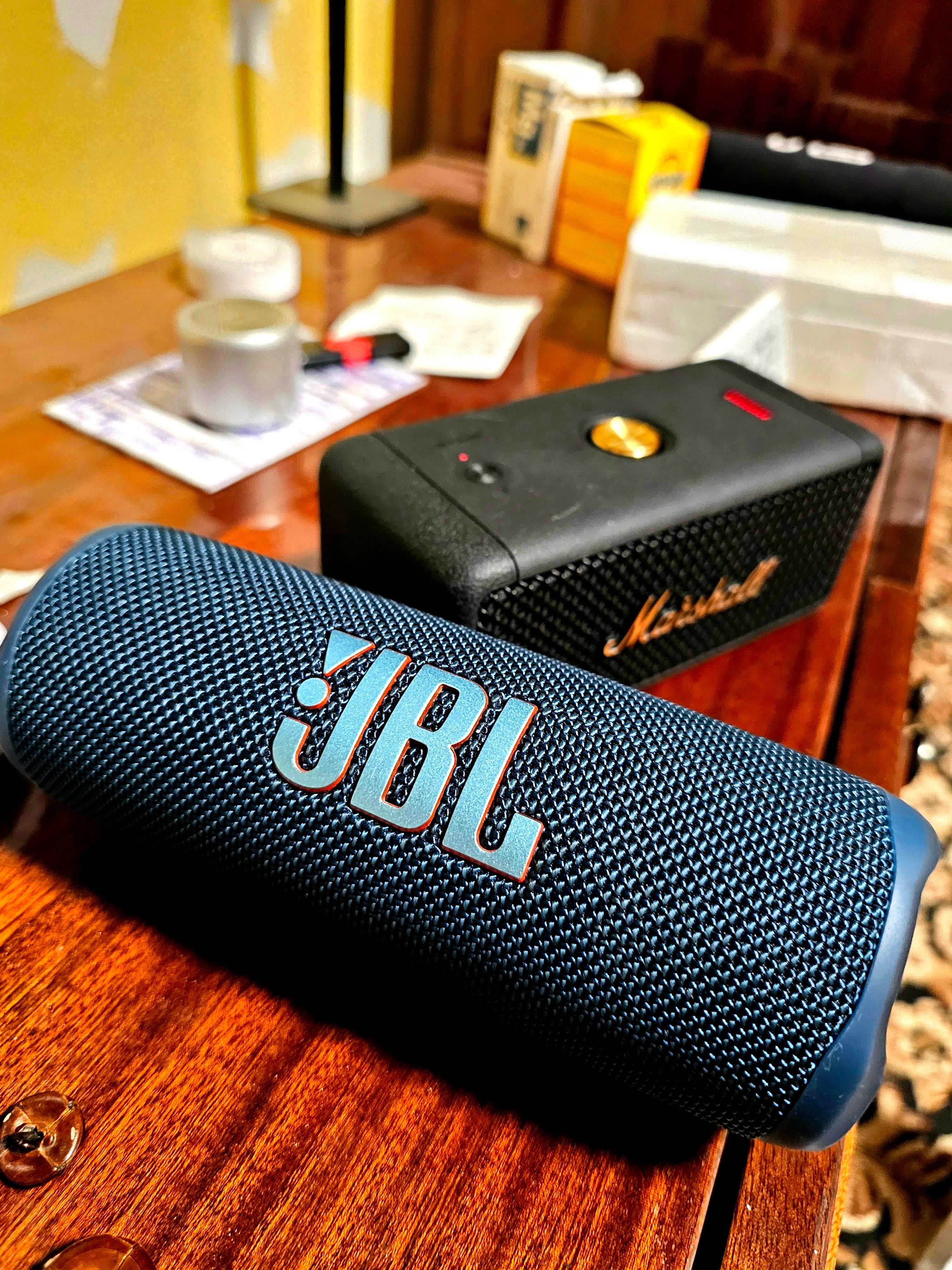 Продам беспроводную Bluetooth колонку от JBL Flip6 новую