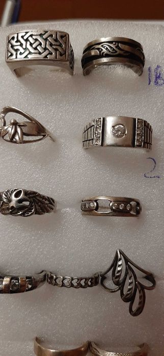 Продам женское серебряное кольцо