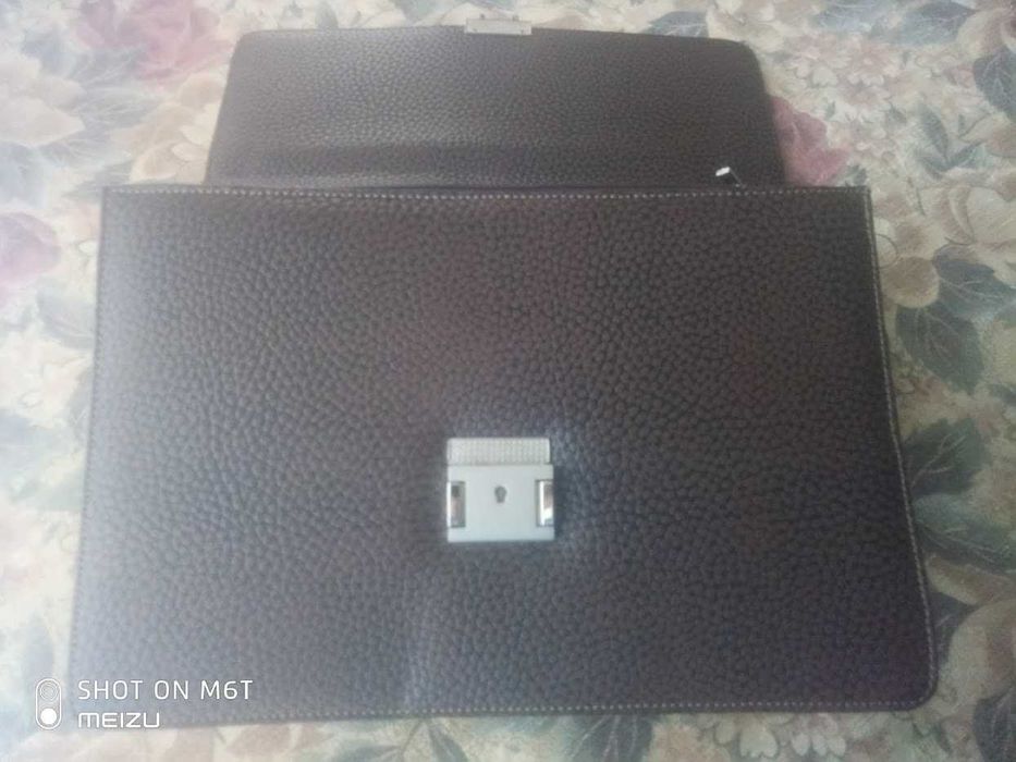 Чоловічий портфель з якісної шкіри з вираженою фактурою