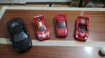 4 carros de colecção (3 Ferraris)