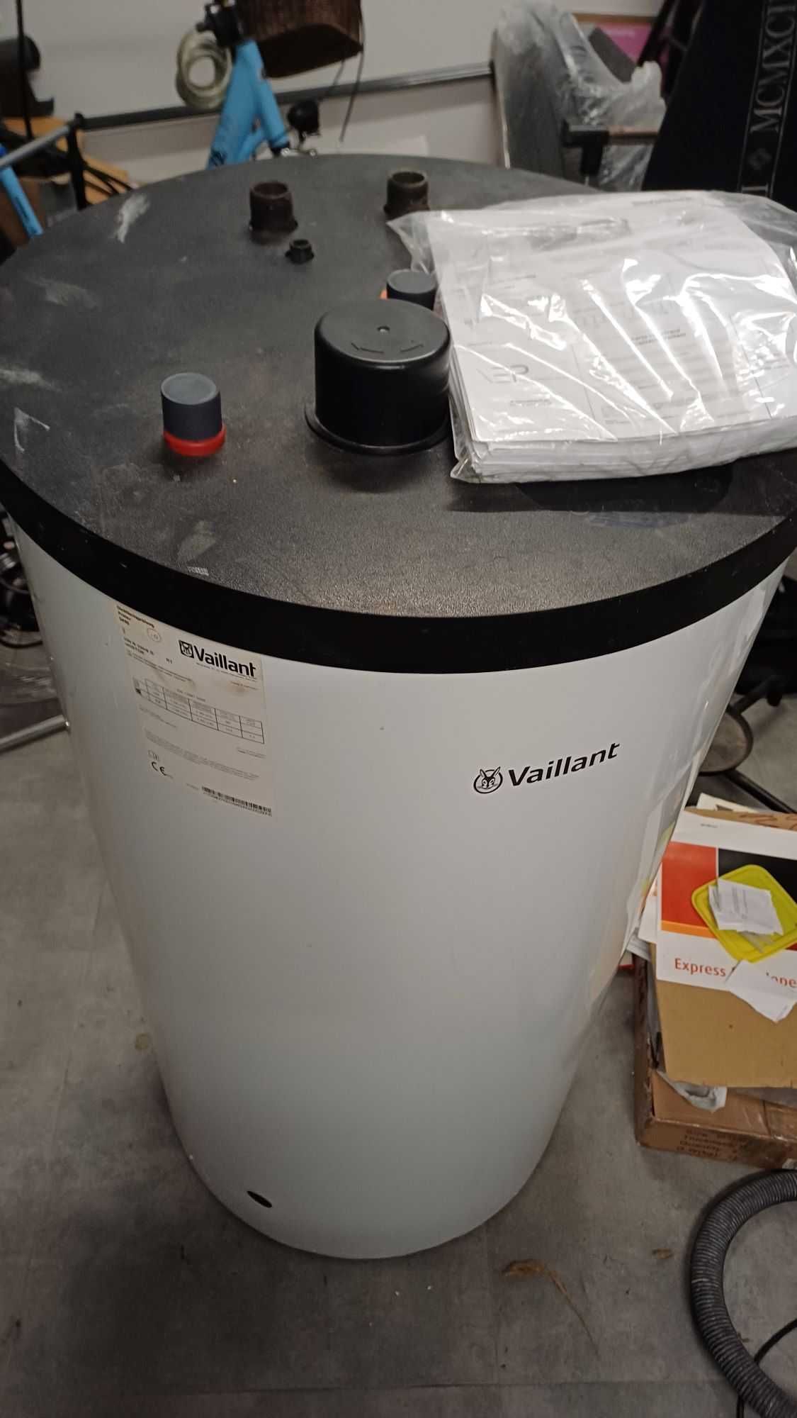 Zasobnik stojący, okrągły c.w.u. VIH R 200/6B VAILLANT