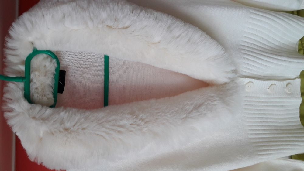 Sweter biały z futerkiem roz. M