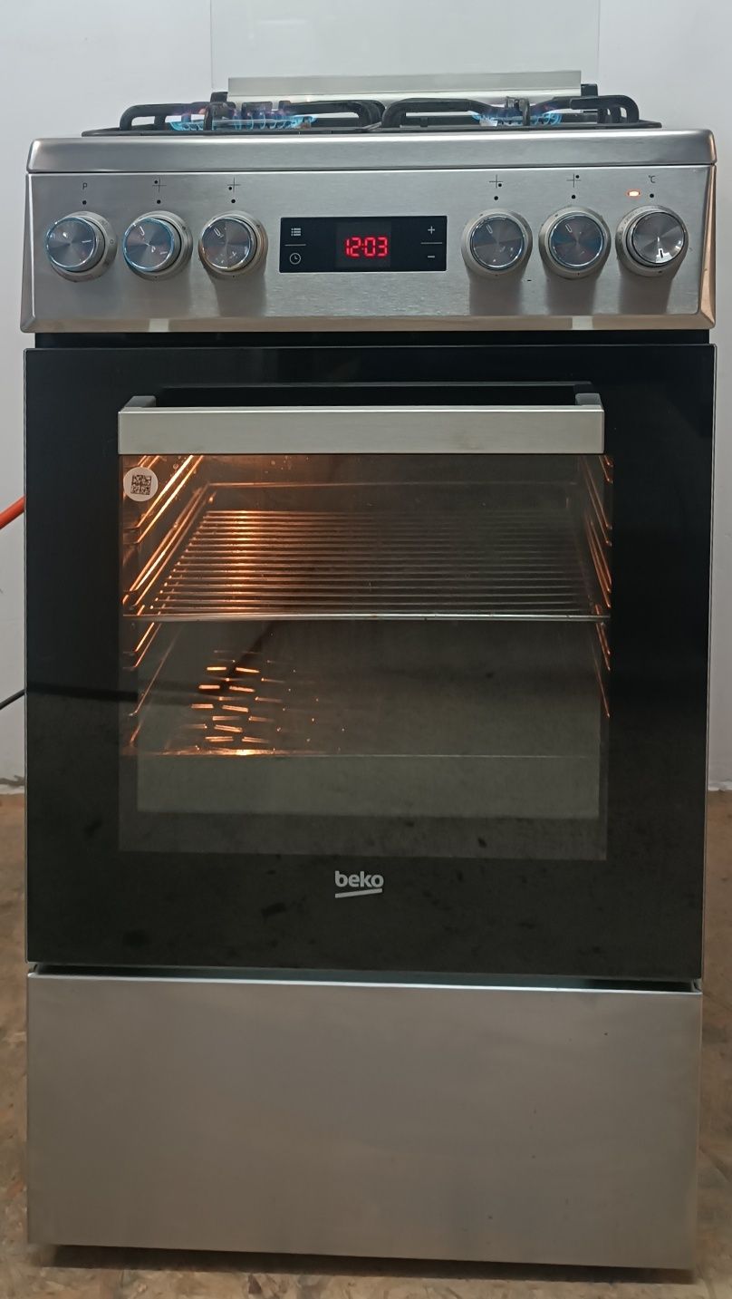 Kuchenka Gazowo Elektryczna Beko 2023r. FSM62321
