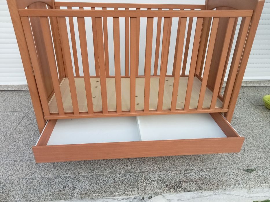 Cama de bebé de grades