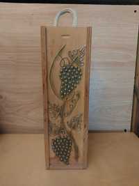 Pudełko drewniane na butelkę wina, kasetka ze wzorem winogron