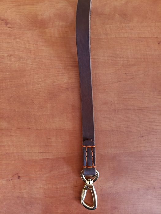 Продам шкіряний повідок для великих собак.