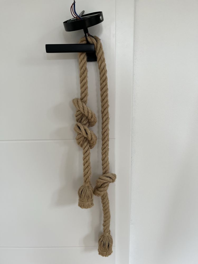 Lampa wiszaąca ze sznurka