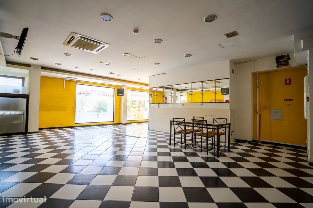 Loja com 95m2 com extração de fumos