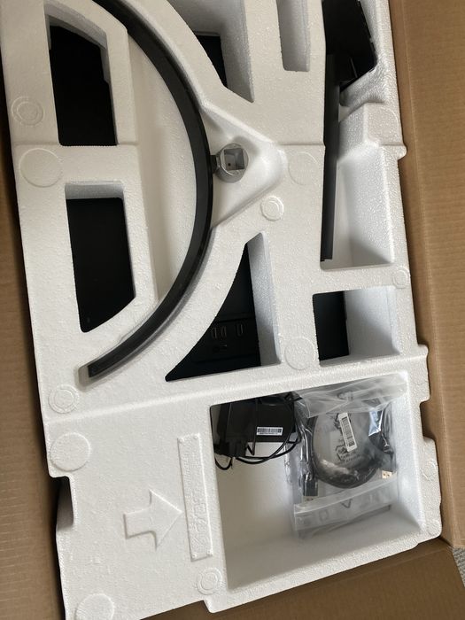 LG UHD Monitor 32UR500