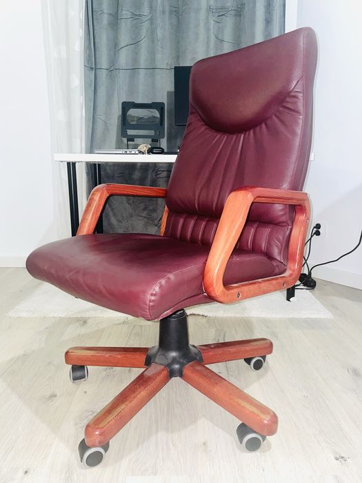 Skórzany fotel biurowy – elegancja i komfort