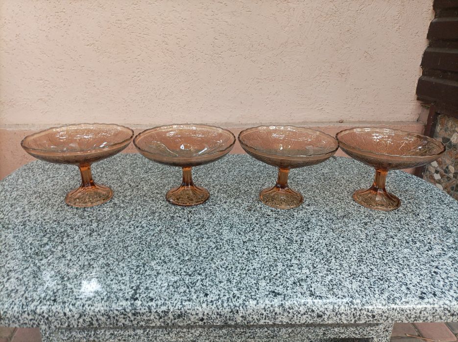 Продам фруктовниця-десертниця.