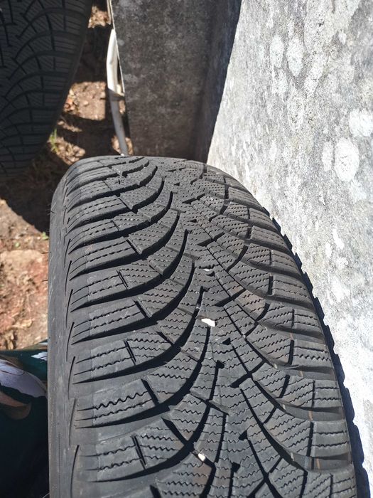 Pneus de muita qualidade vendem-se