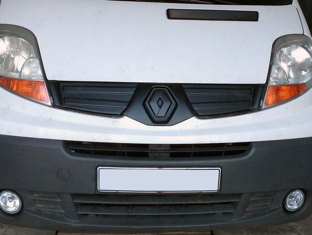 Зимняя верхняя решетка радиатора бампера Renault Trafic 2008-2014год