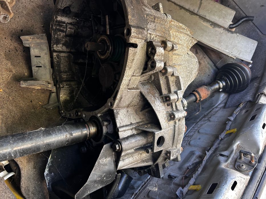 Skrzynia biegów -VOLVO S40 (2003r) 1.9 DCI