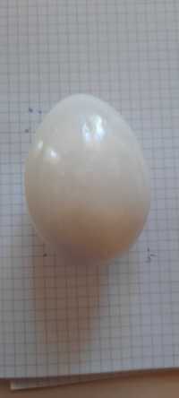 Мраморное каменное яйцо. Большое 7 см.