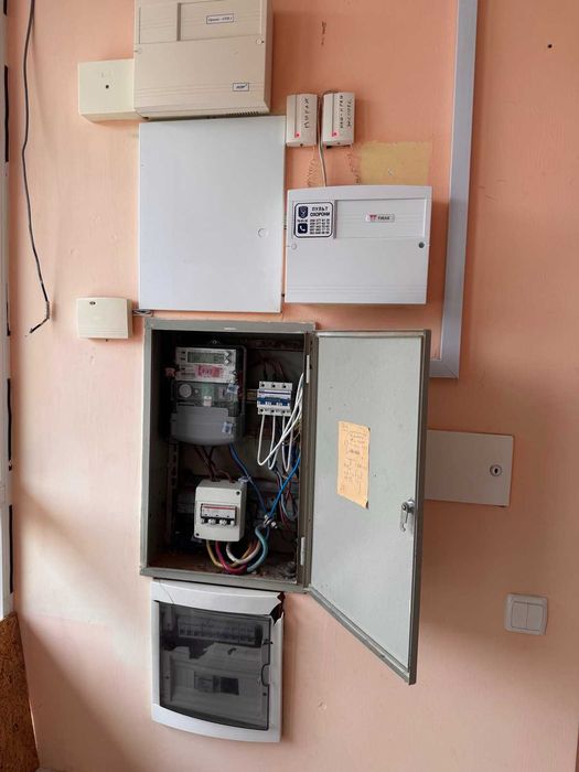 Продам велике комерційне окремостояче приміщення, м Нововолинськ