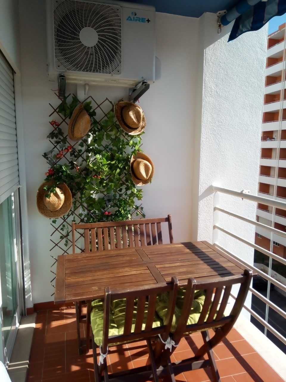 T1 com piscina julho e set.  disponível
