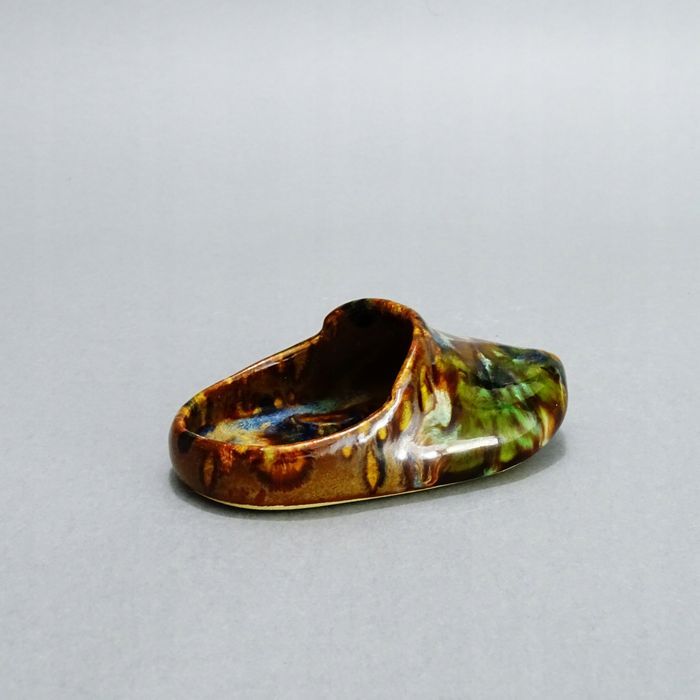 piękna stara miniaturowa popielniczka but
