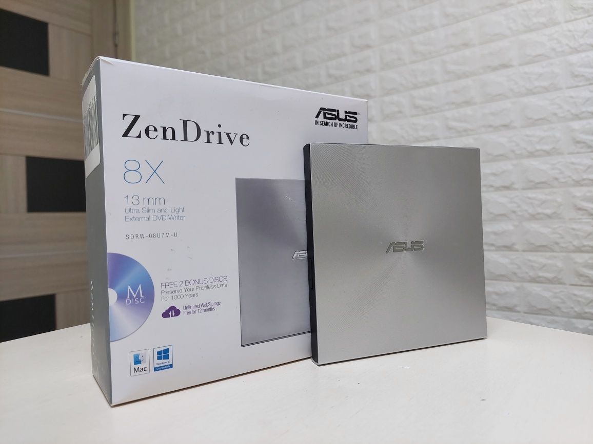 Оптичний привід ASUS ZenDrive U7M  (SDRW-08U7M-U) чорний/срібний