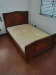 Cama  de madeira