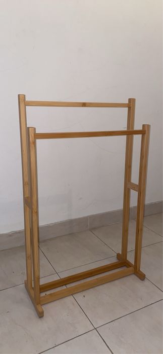 Toalheiro pequeno em excelente estado