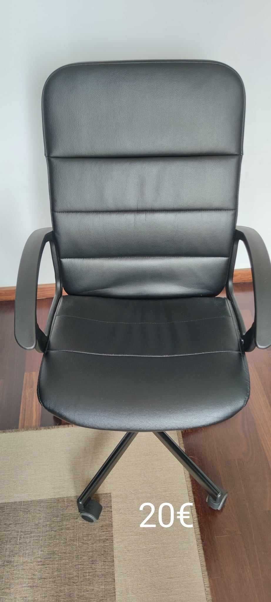 Cadeira de napa preta