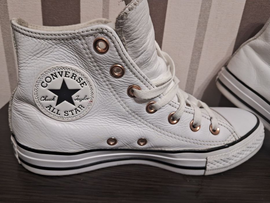 Білі кеди Converse All Star.
