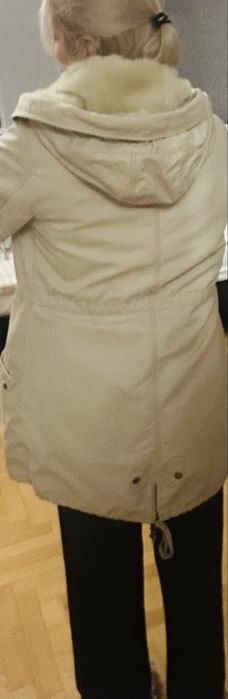 Зимова жіноча курточка Bershka,розмір М