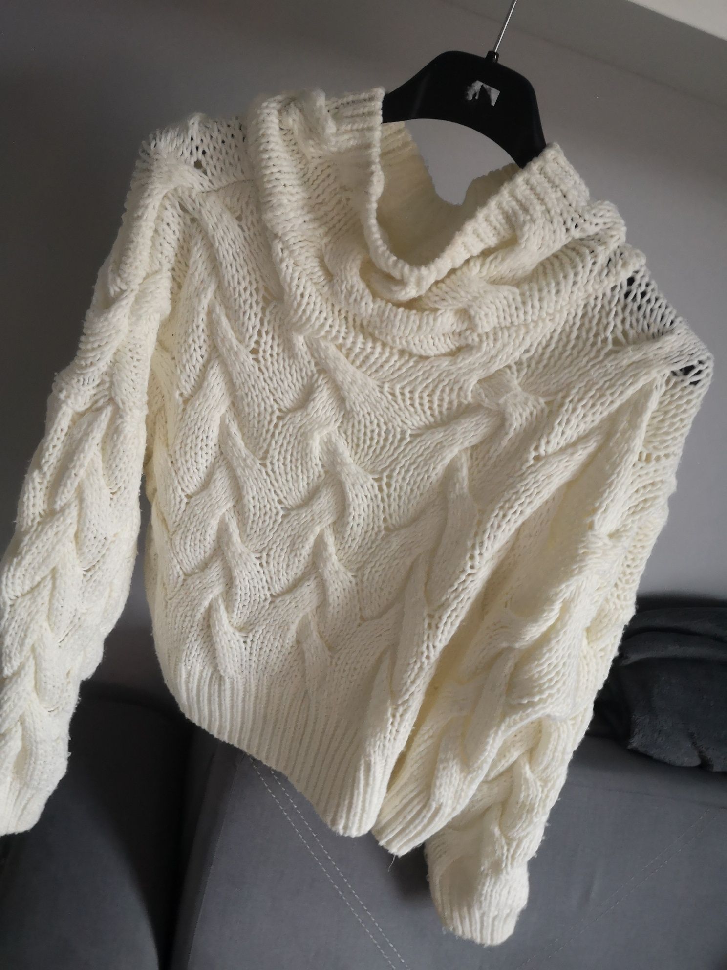 Sweterek cropped ecru