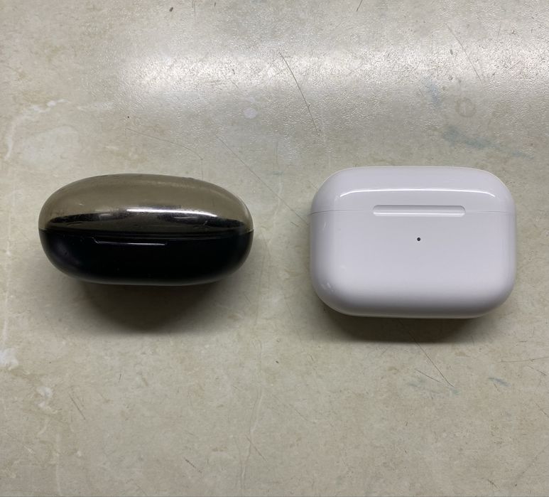 Зарядный кейс для наушников